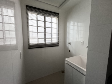 Avenida Waldemar de Oliveira Lima,   Bloco E apto 04, 300